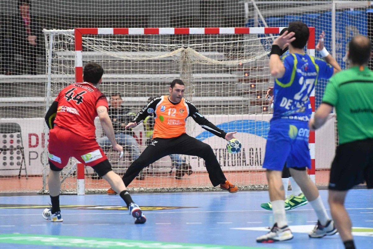 Santana, en el partido entre Teucro y Huesca en el Municipal
