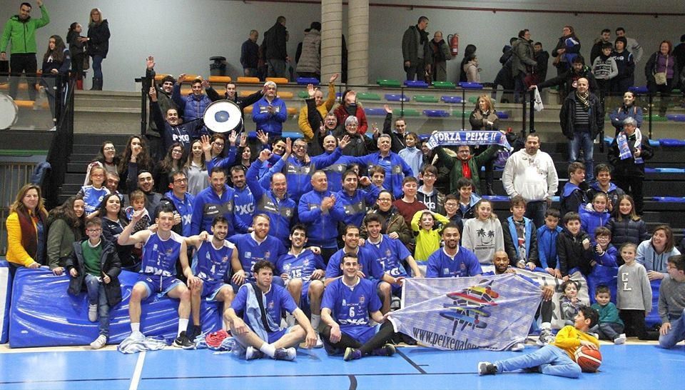 El Peixe Galego celebra el campeonato regular da Liga EBA