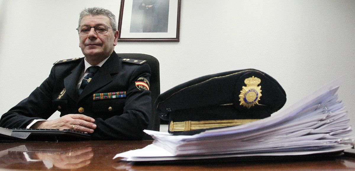 Ramón Diaz Rodríguez, número 2 da Comisaría, o día antes da súa xubilación Ramón Diaz Rodríguez, número 2 da Comisaría, o día antes da súa xubilación