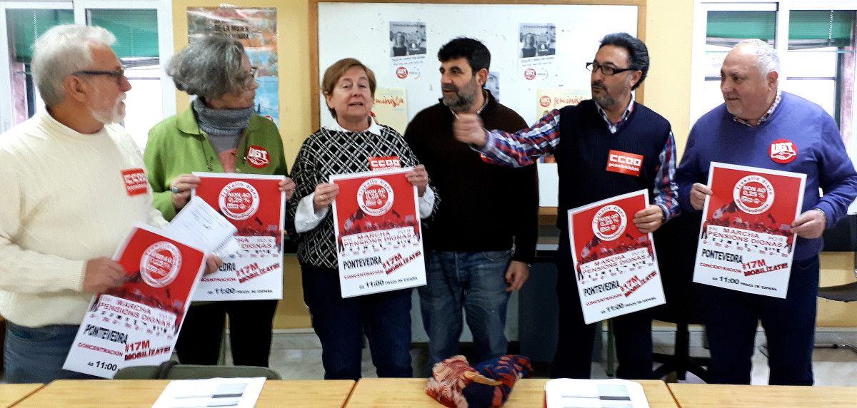 Representantes de CC.OO. e UGT anunciando actos de protesta dos pensionistas 