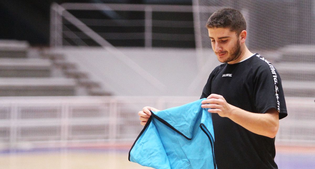 Iván Fernández durante un entrenamiento del Teucro