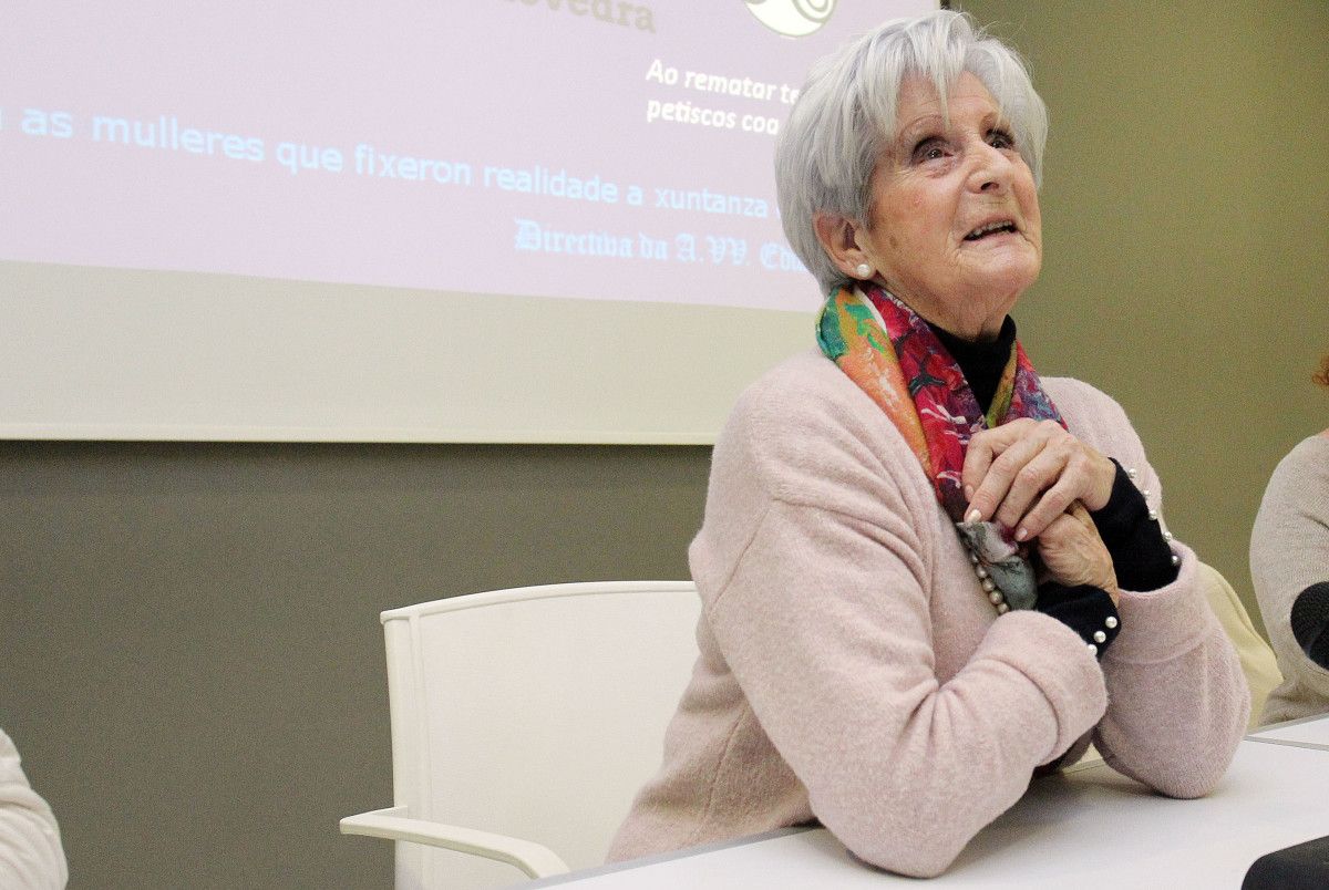 Homenaje a Leonor González 'Nené' por los veciños de Eduardo Pondal