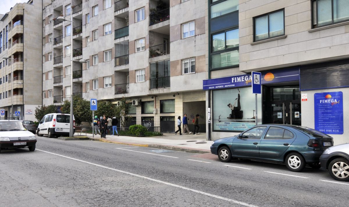 Plaza para personas con movilidad reducida en la calle Eduardo Pondal