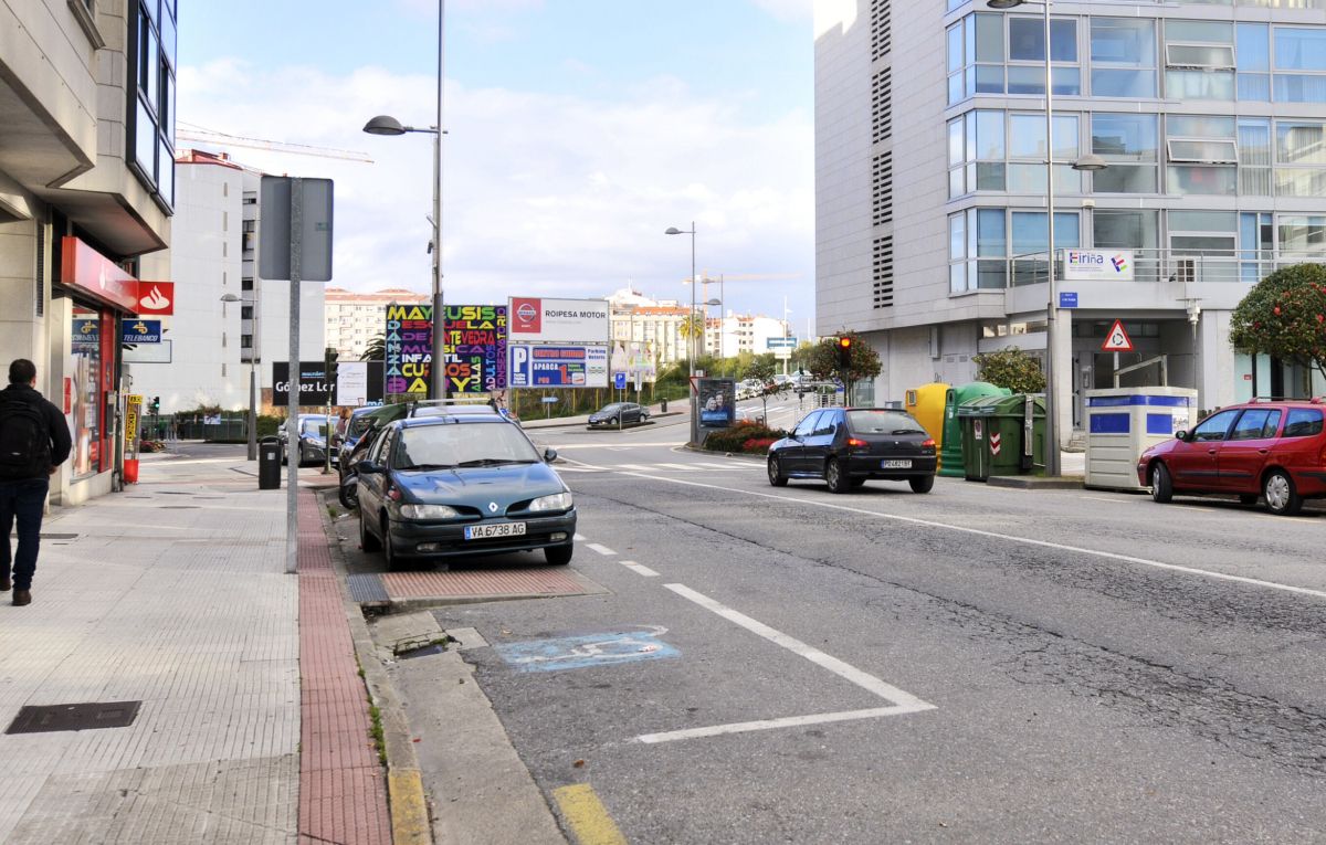 Plaza para personas con movilidad reducida en la calle Eduardo Pondal