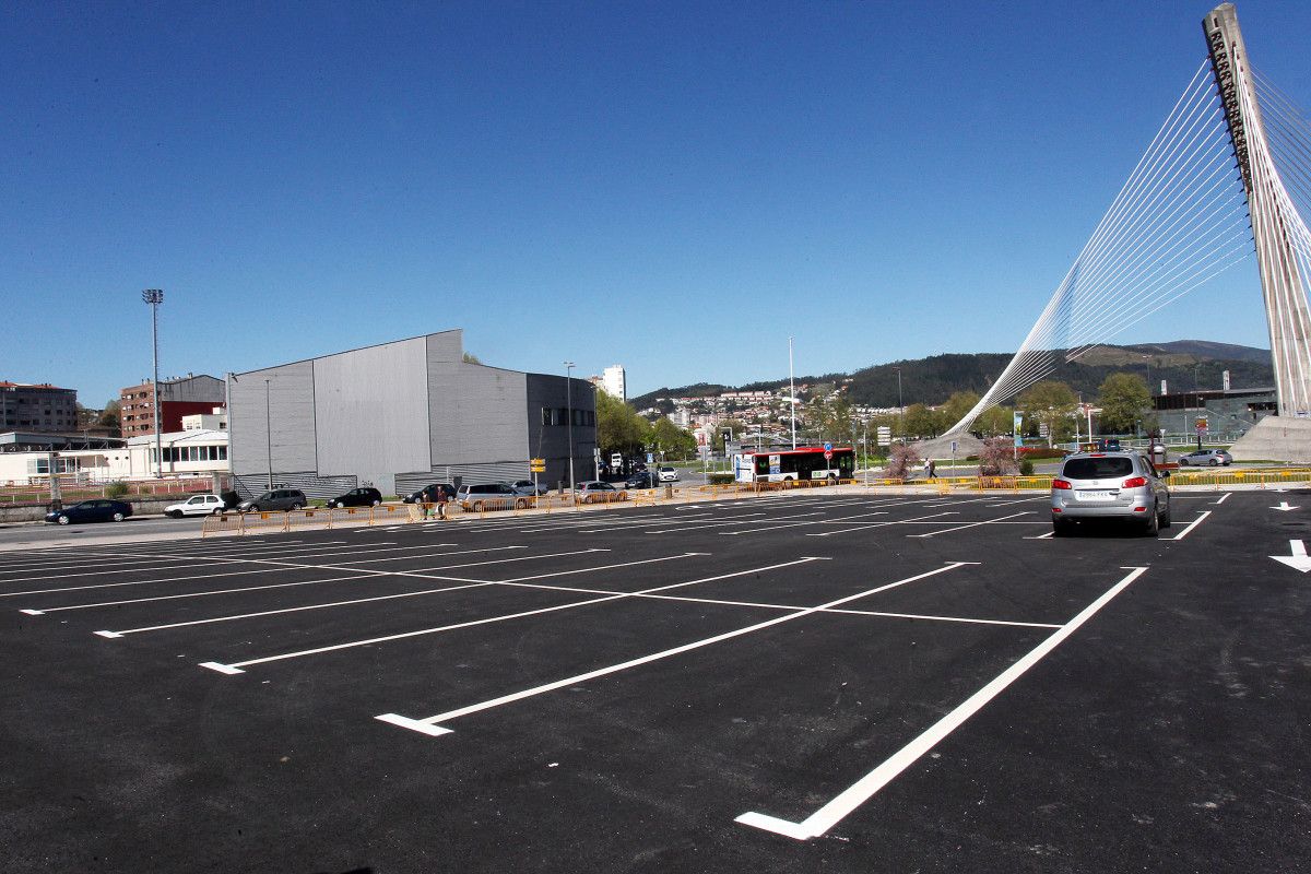 Estacionamiento para autocaravanas en la parcela prevista para acoger un hotel
