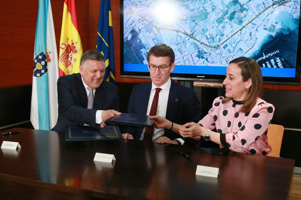 Firma del convenio entre la Xunta y el Concello de Sanxenxo para la humanización de la rúa Progreso