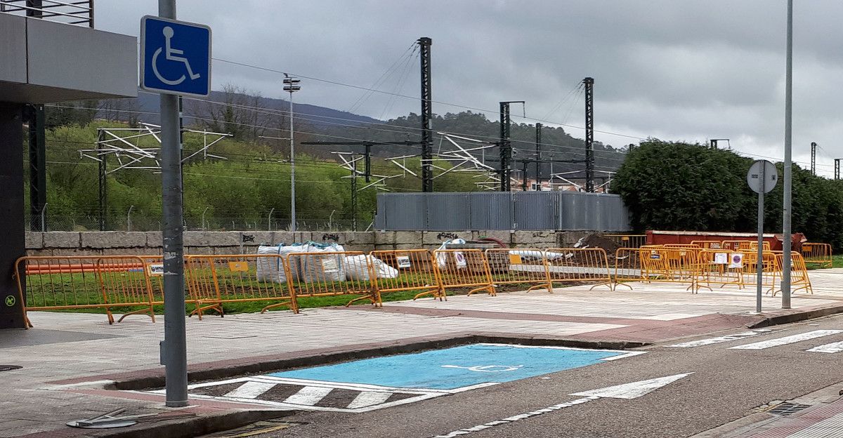 Obras para a instalación de composteiro comunitario na rúa de Ferro