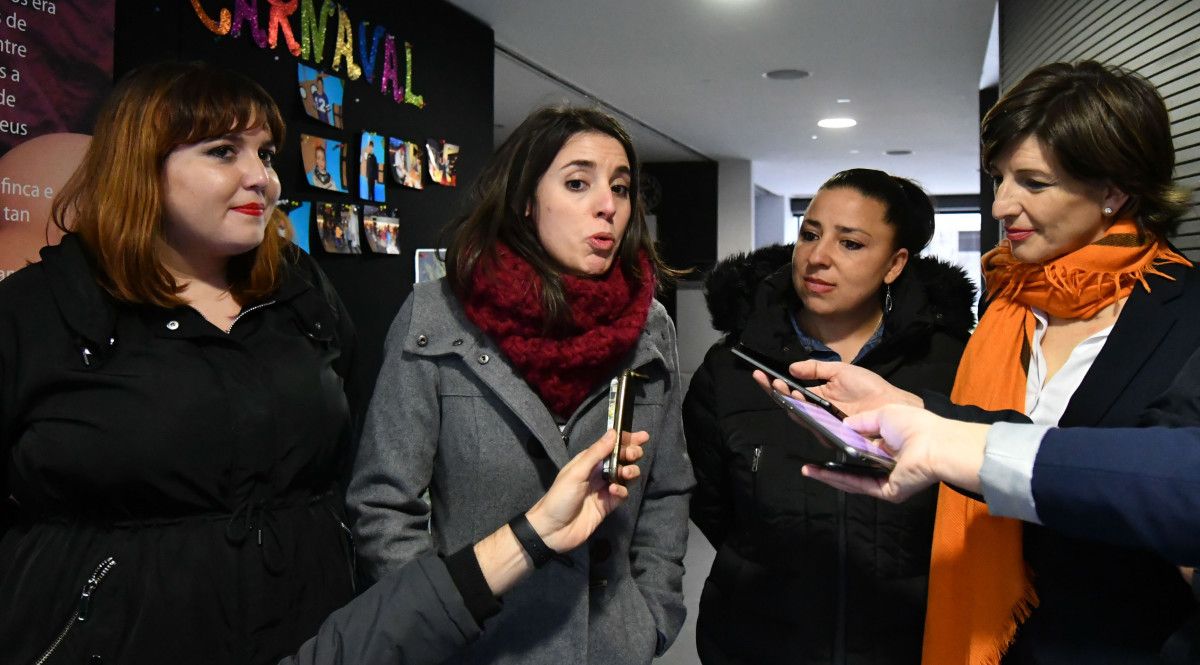 Irene Montero na súa visita a Pontevedra para reunirse con traballadoras do mar