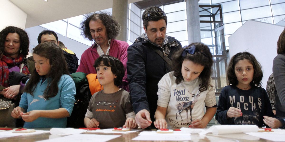 Obradoiro de decoración de galletas con 'Megatoxos' de Anxo Fariña no Salón do Libro Infantil e Xuvenil 2014 Obradoiro de decoración de galletas con 'Megatoxos' de Anxo Fariña no Salón do Libro Infantil e Xuvenil 2014