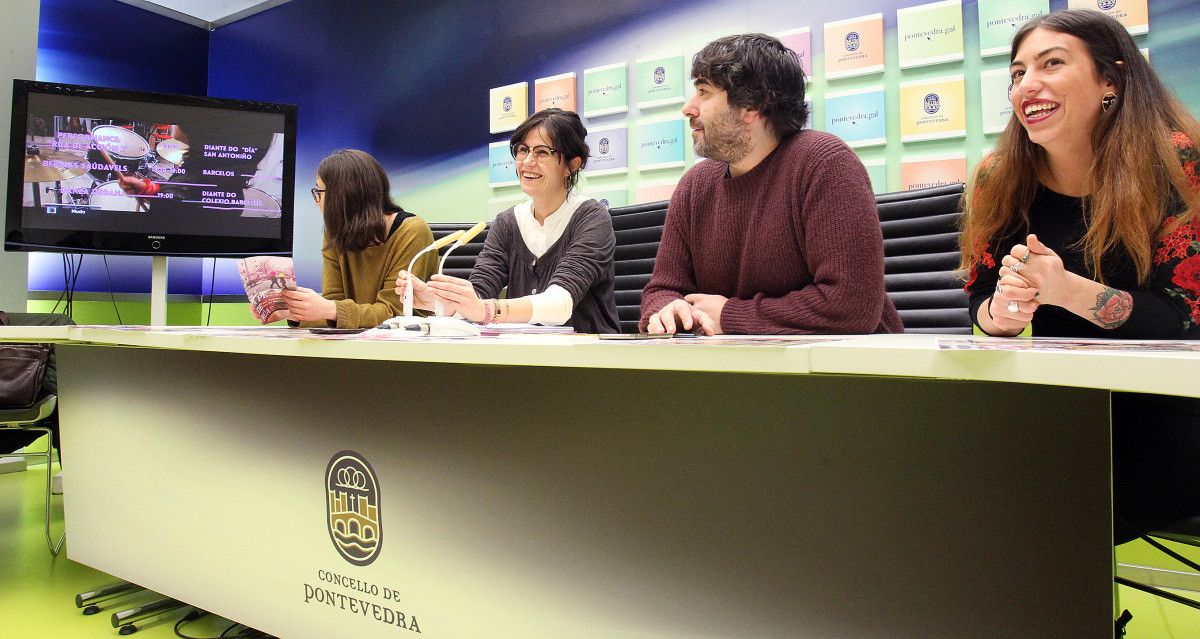 Presentación do vídeo promocional do Pé da Rúa na rúa San Antoniño e praza de Barcelos Presentación do vídeo promocional do Pé da Rúa na rúa San Antoniño e praza de Barcelos