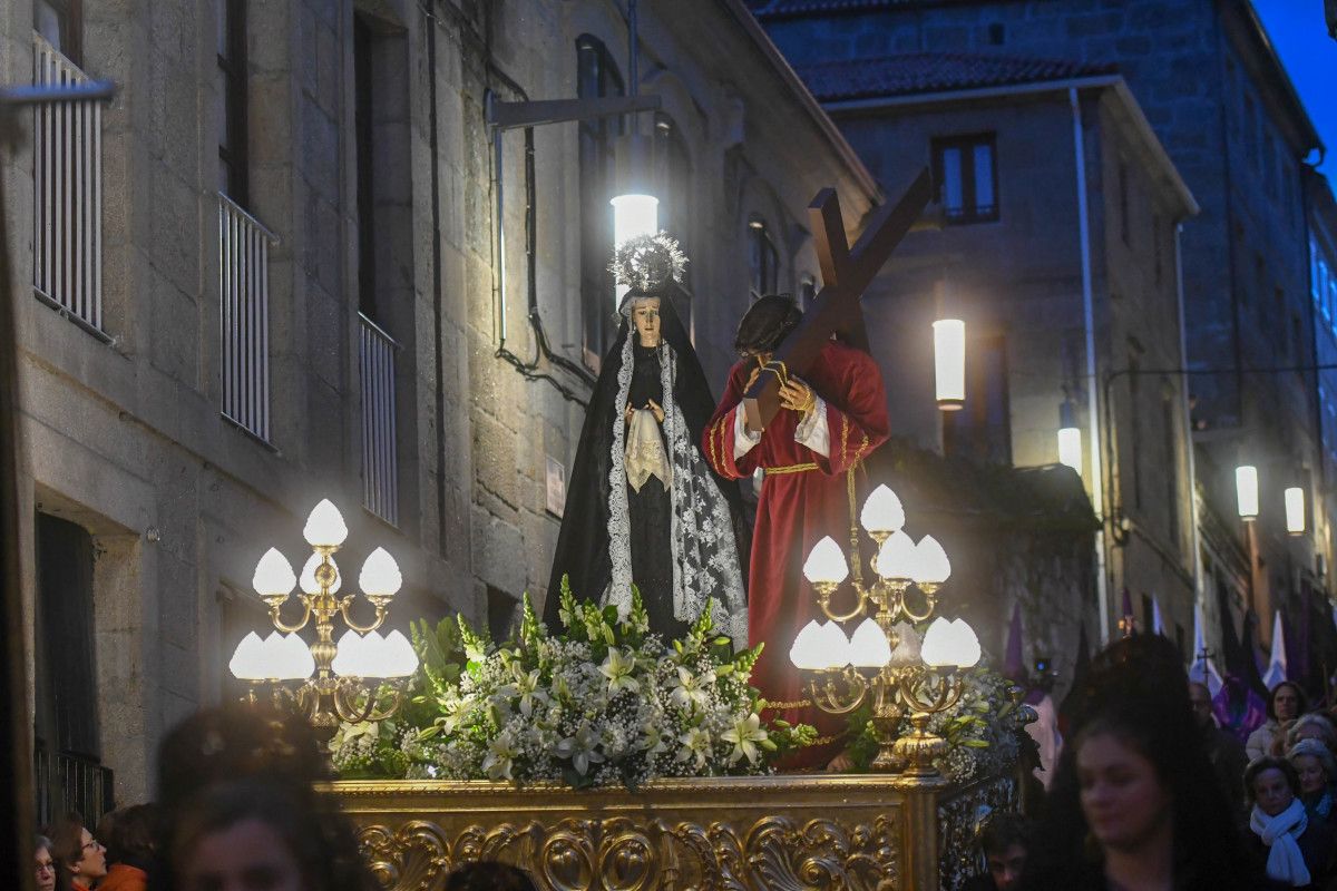 Santísima Virxe da Soidade e Xesús nazareno coa Cruz ao lombo Santísima Virxe da Soidade e Xesús nazareno coa Cruz ao lombo