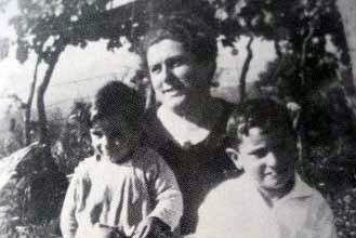 La directora de la Escuela Normal de Pontevedra, Ernestina Otero Sestelo