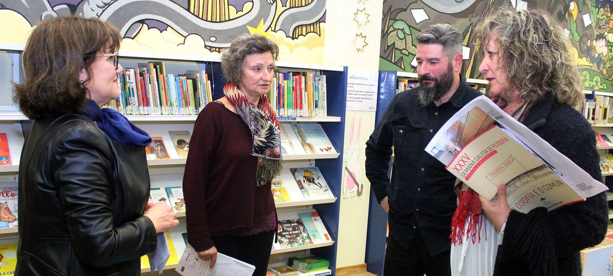 De izquierda a derecha, Fina Casalderrey, Luz Gallego, Víctor Rivas y la concejala, Carmen Fouces De izquierda a derecha, Fina Casalderrey, Luz Gallego, Víctor Rivas y la concejala, Carmen Fouces