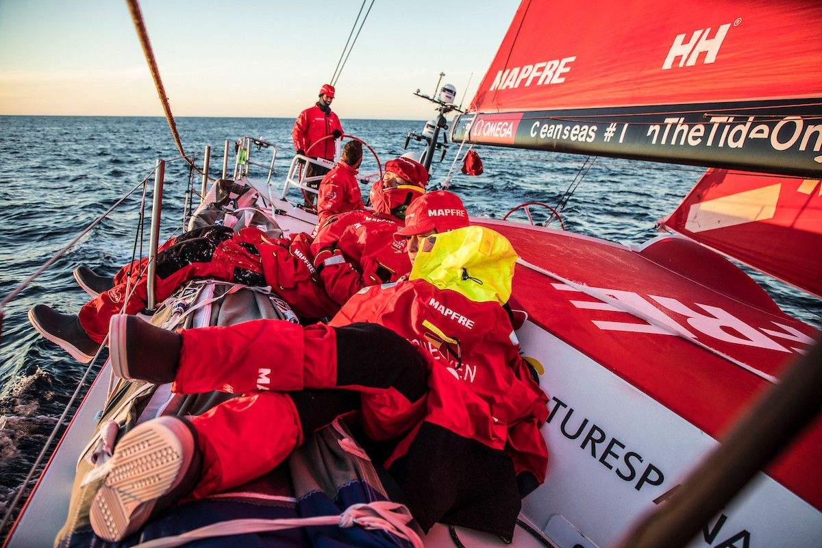 O Mapfre, navegando con pouco vento na sétima etapa da Volvo Ocean Race