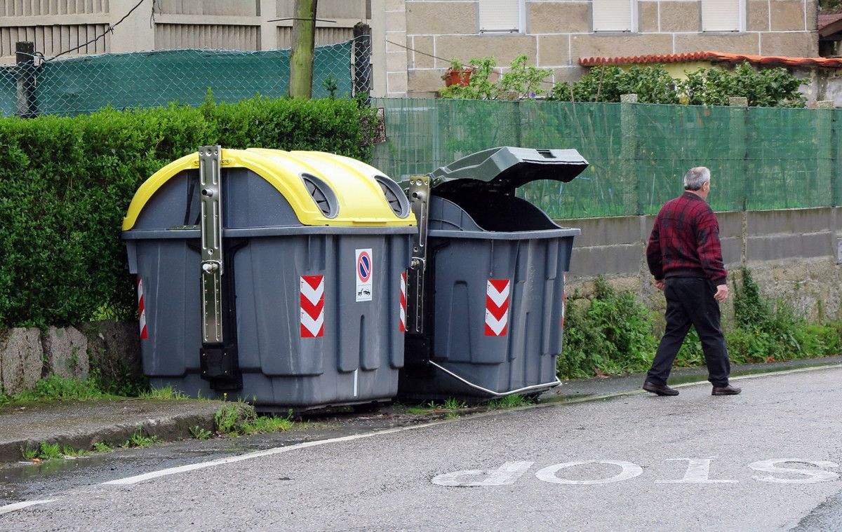 Contedores de lixo en Poio