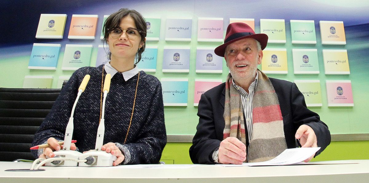 A concelleira Anabel Gulías con Tino Lores, presidente da Asociación de Amigas e Amigos do Camiño Portugués a Santiago