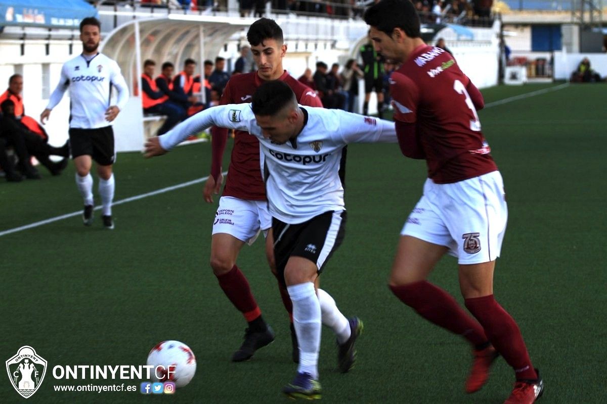 Partido de ida de la final de Copa RFEF entre Ontinyent y Pontevedra