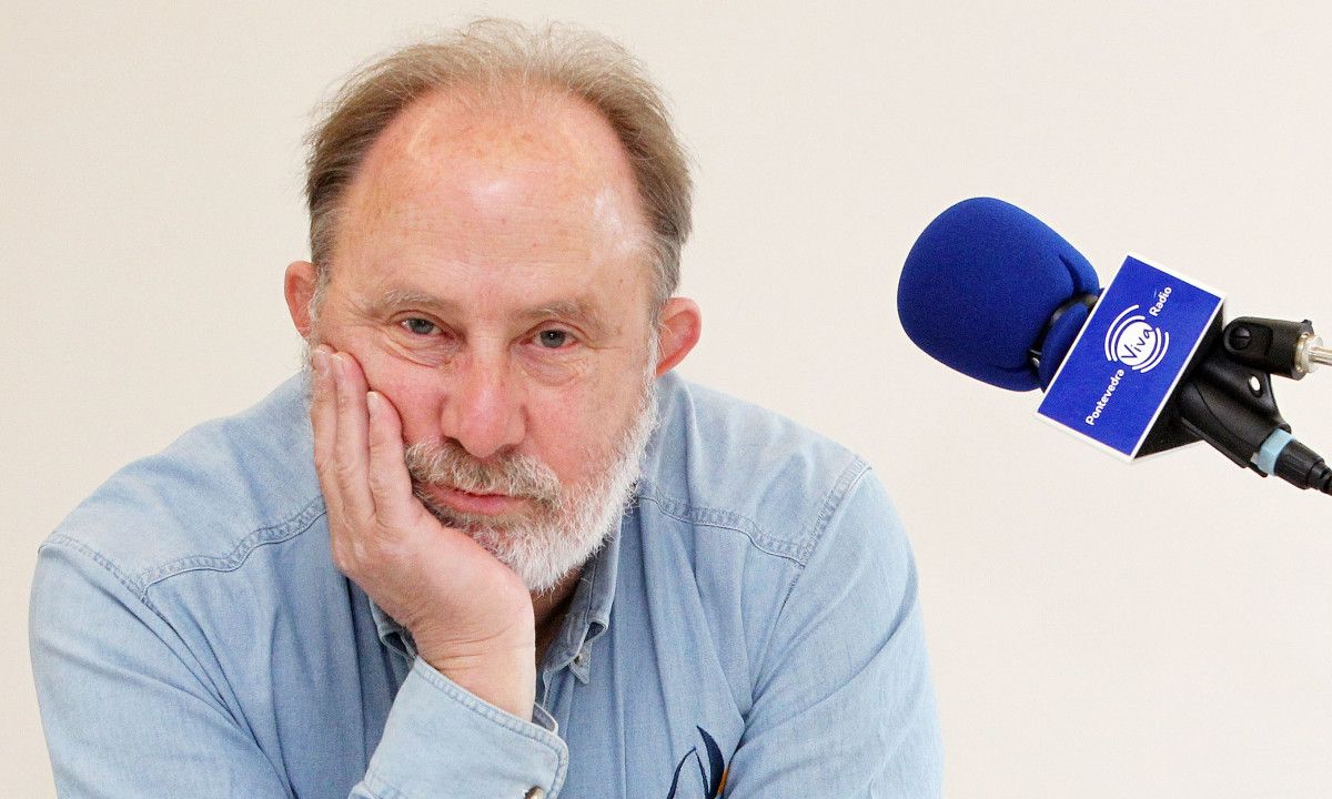 Tino Domínguez, músico e xornalista, presenta "El club de la esquina" en PontevedraViva Radio