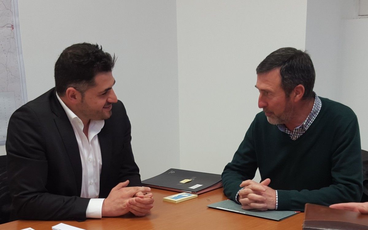 Reunión entre Uxío Benítez e Xosé Manuel Fernández Abraldes