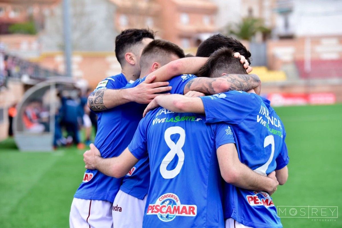 El Pontevedra festeja el gol de Álex González en Navalcarnero