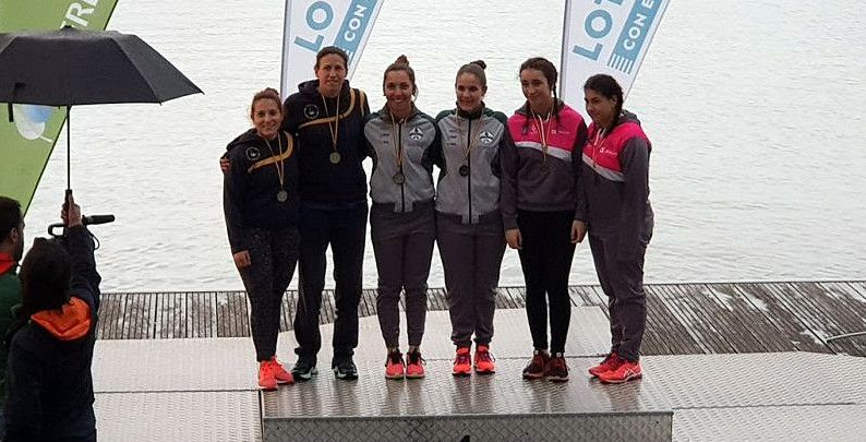 Jenifer Casal e Antía Jácome (centro) no podio da Copa de España en Trasona
