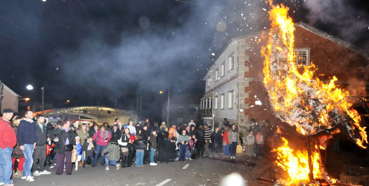 Enterro do Galo Fodorico en Poio 2014 Enterro do Galo Fodorico en Poio 2014