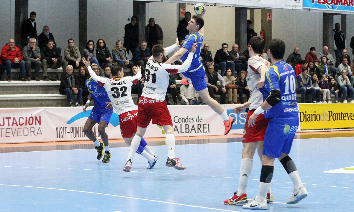 Partido entre Teucro y Logroño en el Municipal