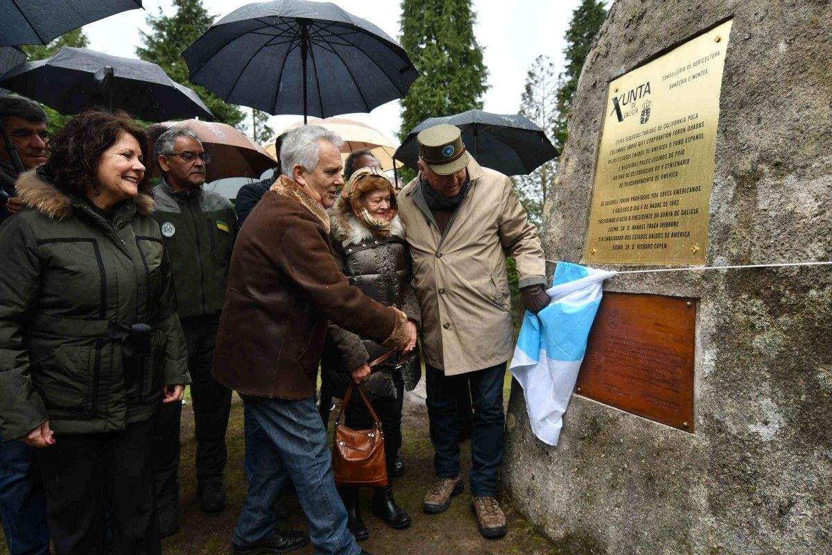 Visita de John Harmon McElroy al Bosque de Colón en Poio