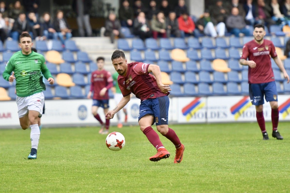 Adrián Mouriño, en el partido entre Pontevedra y Guijuelo en Pasarón