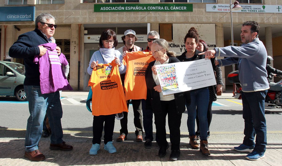 Donación de 1.000 euros de la Coordinadora de afectados por las preferentes a la AECC