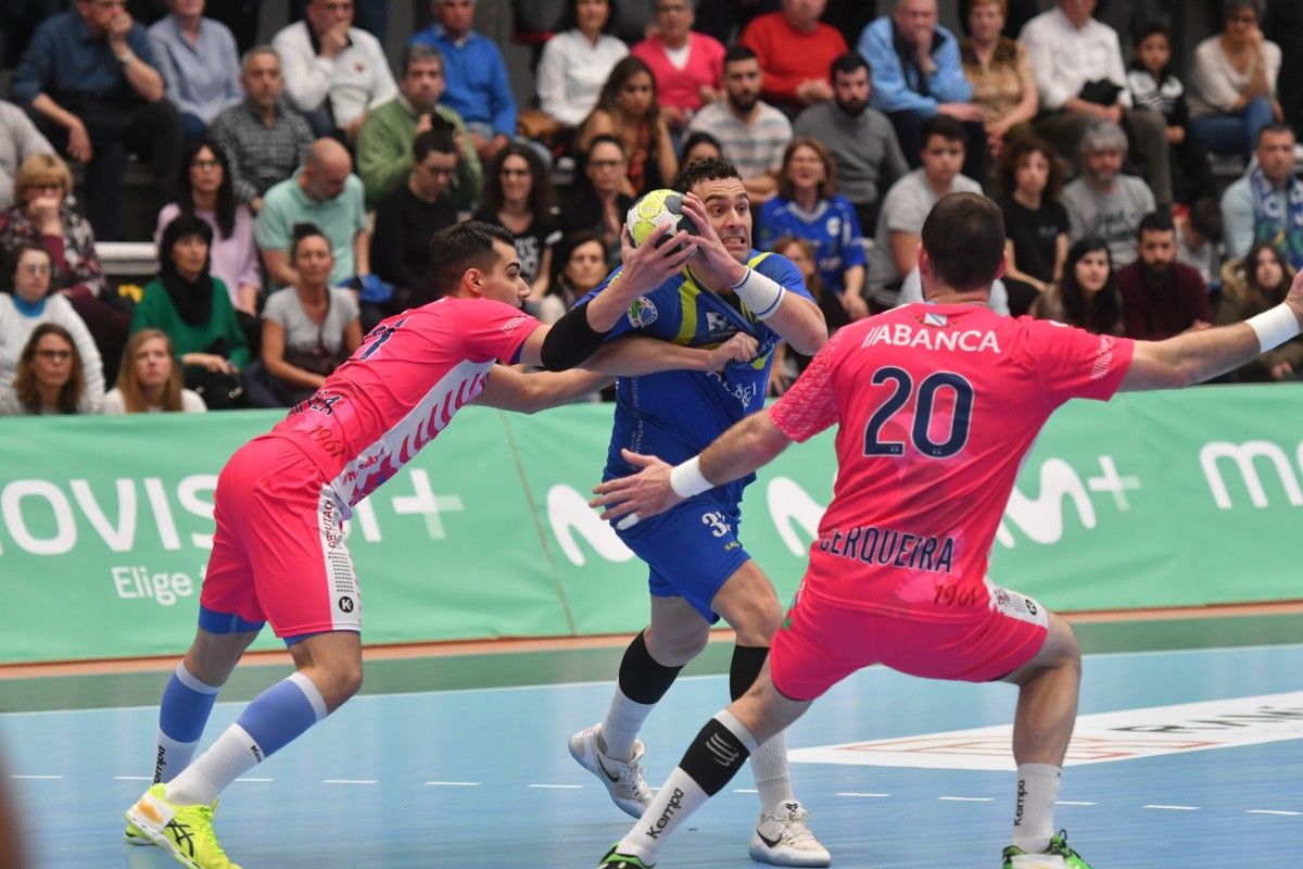 Partido entre Teucro y Cangas en el Municipal