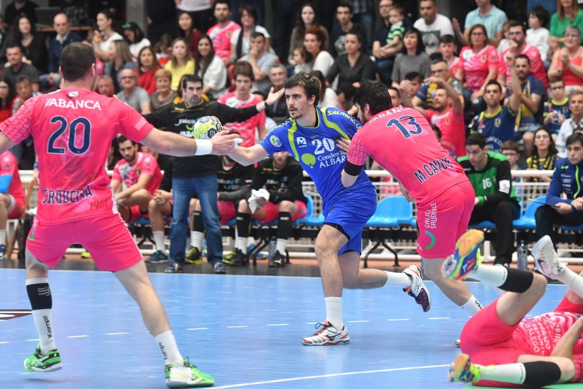 Óscar Silva, en el partido entre Teucro y Cangas en el Municipal