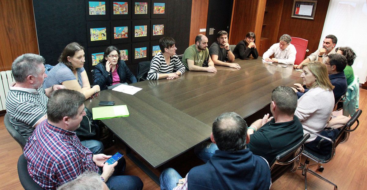 Reunión del gobierno municipal con asociaciones de vecinos y comuneros