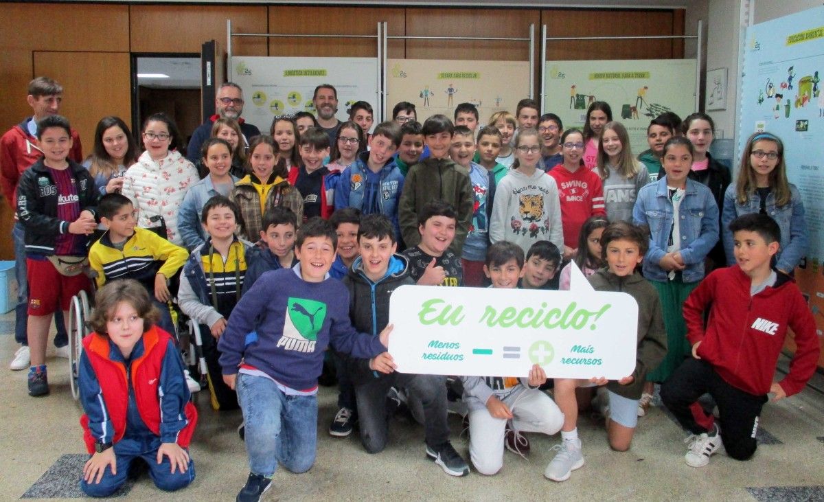 Visita de escolares de Poio a Sogama