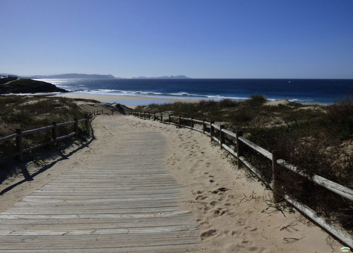 Acceso á praia de Montalvo