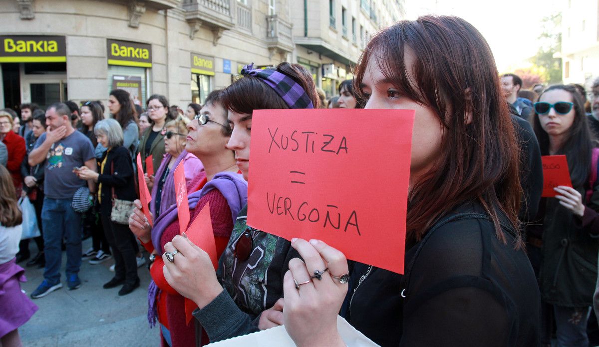 Concentración contra la sentencia del Tribunal de Navarra en el caso de 'La Manada'