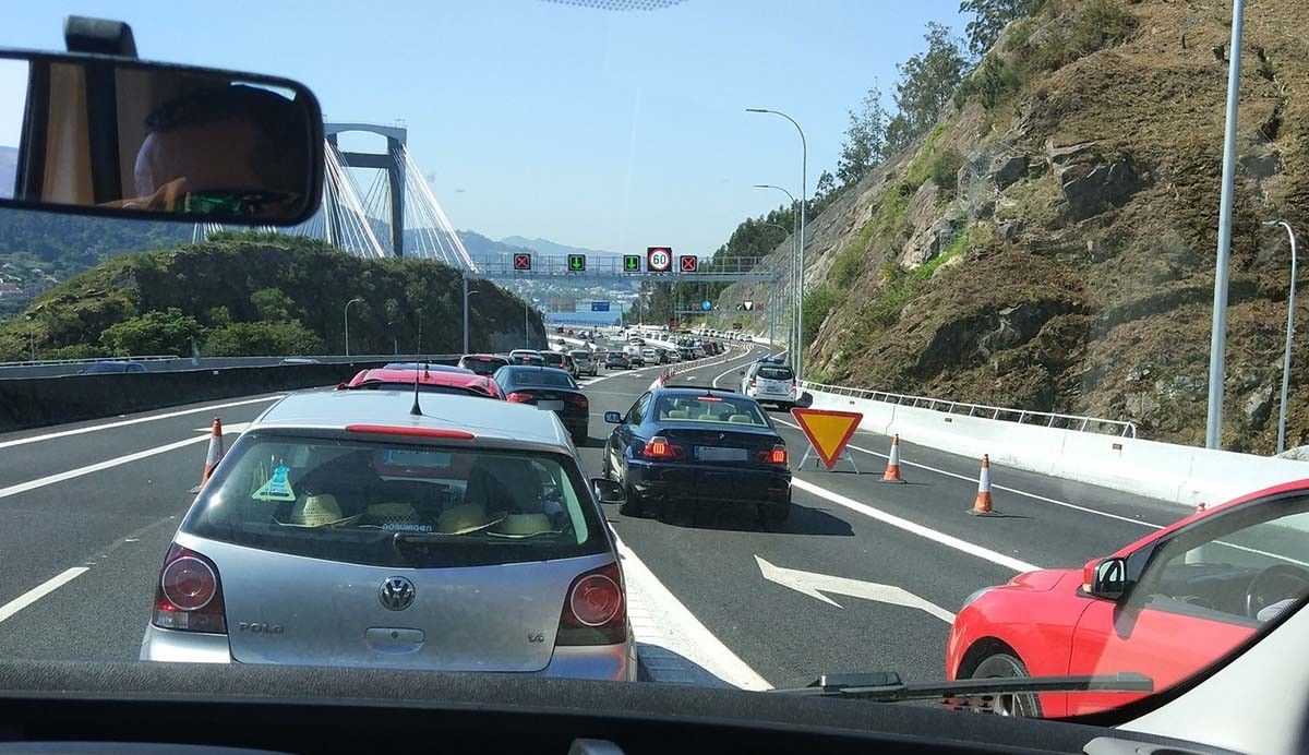 Atasco en Rande por obras na ponte