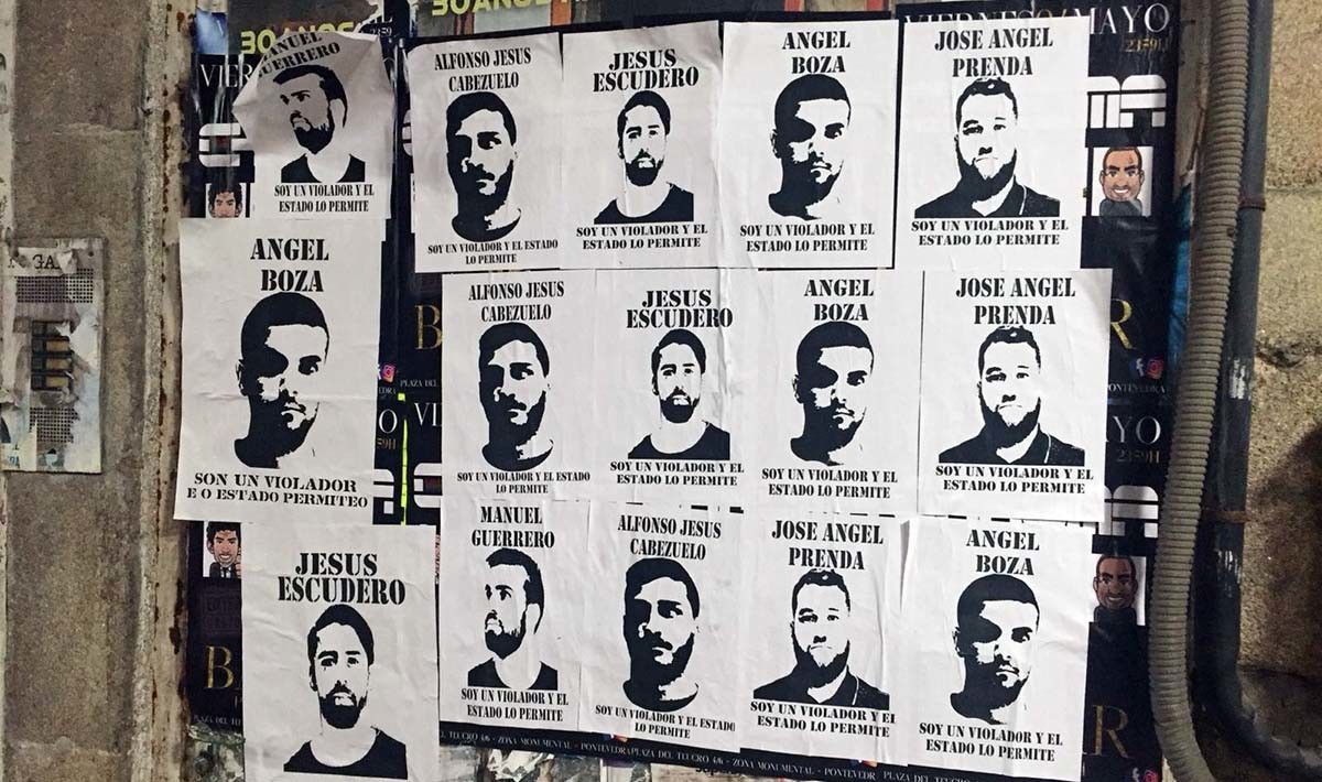 Carteles de los miembros de "La Manada" en Pontevedra