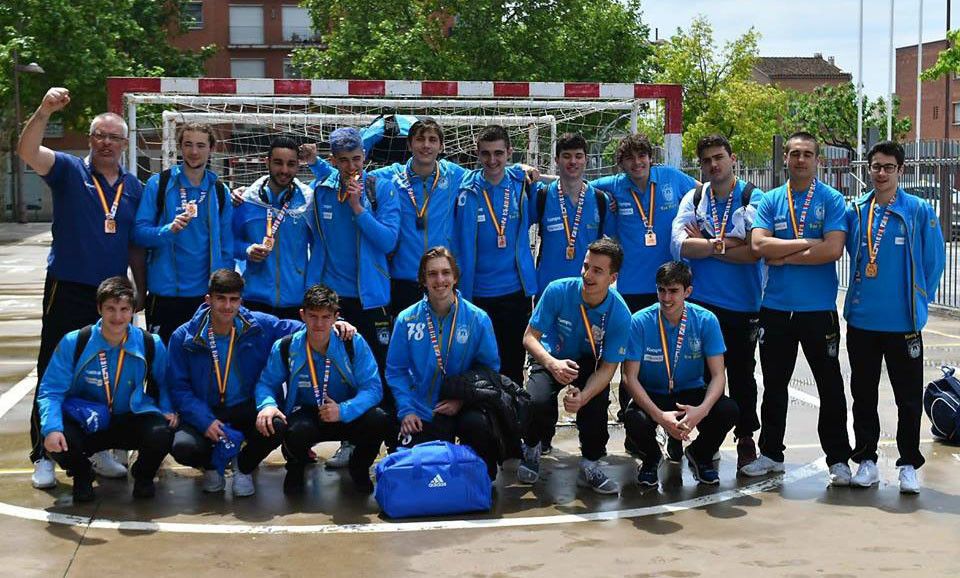 Equipo juvenil del Cisne que se colgó el bronce en el Campeonato de España