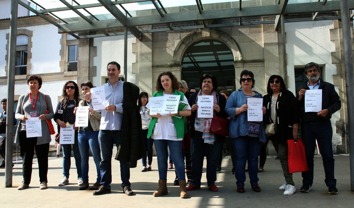 Concentración no Hospital Provincial contra o peche de camas
