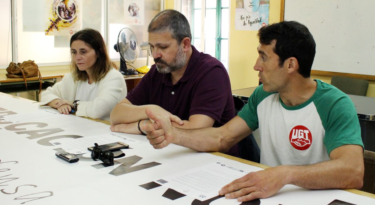 Ana Gento, de CCOO; Rogelio Carballo, de Tampa; y Cristóbal Salgueiro, de UGT