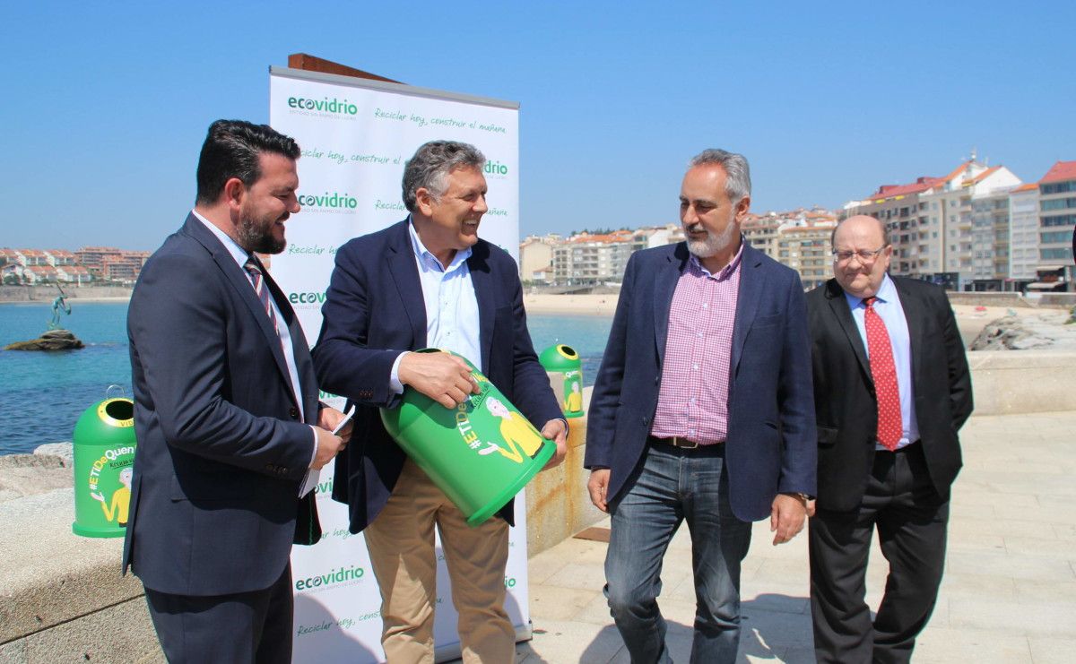 Campaña de Ecovidrio en Sanxenxo, con Telmo Martín y Cores Tourís