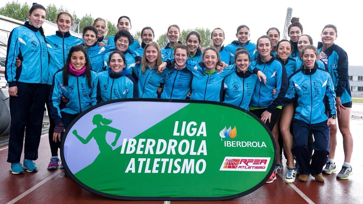 Equipo femenino de la Sociedad Gimnástica