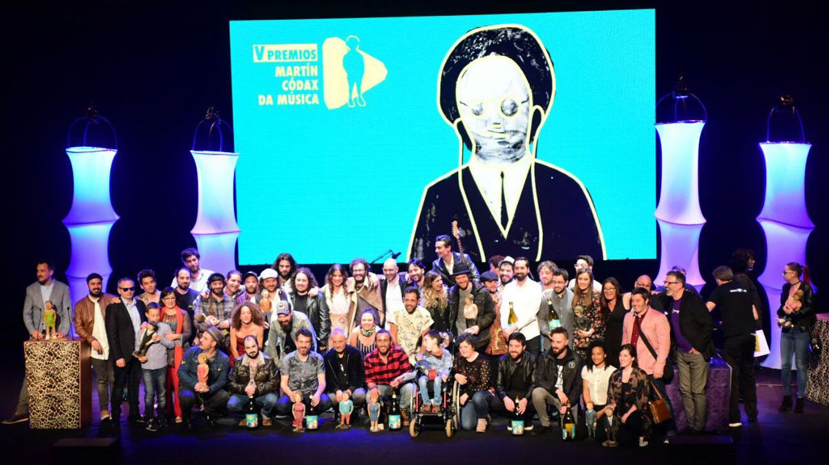 Foto de familia de los ganadores de la V edición de los Premios Galegos da Música