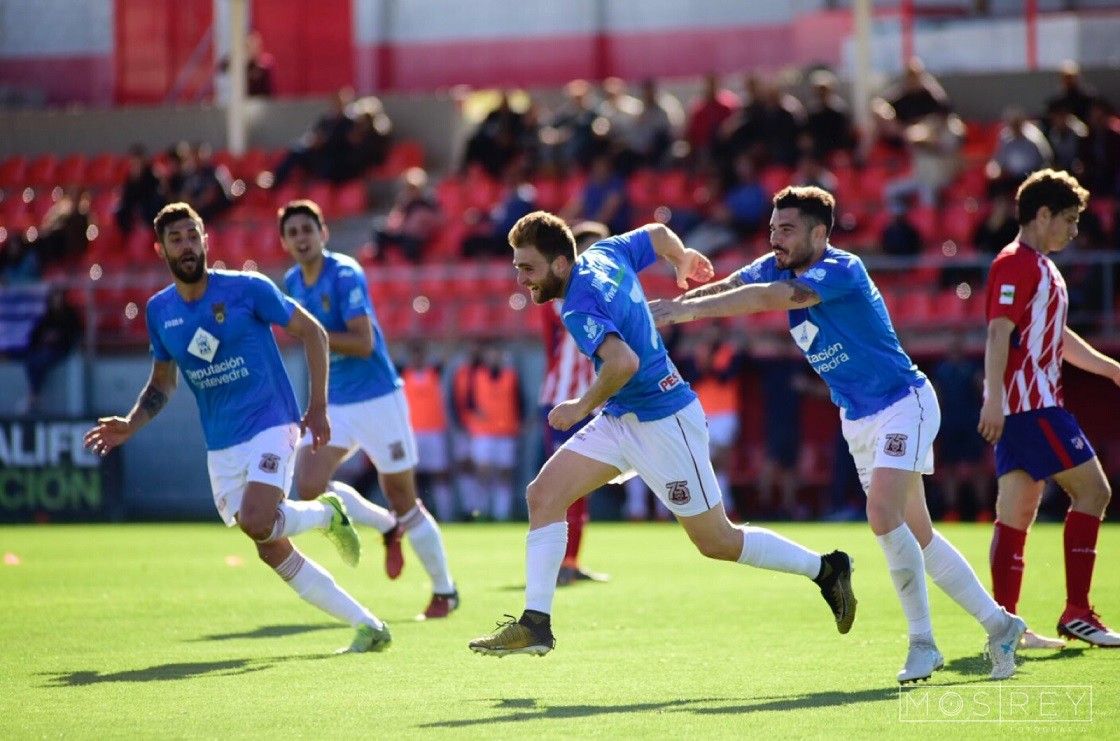 Partido entre Atlético de Madrid B y Pontevedra en el Cerro del Espino