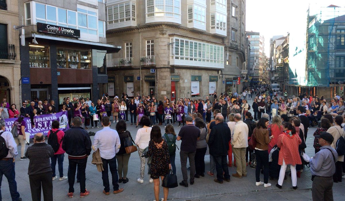 Concentración para reclamar fondos para a loita contra a violencia machista