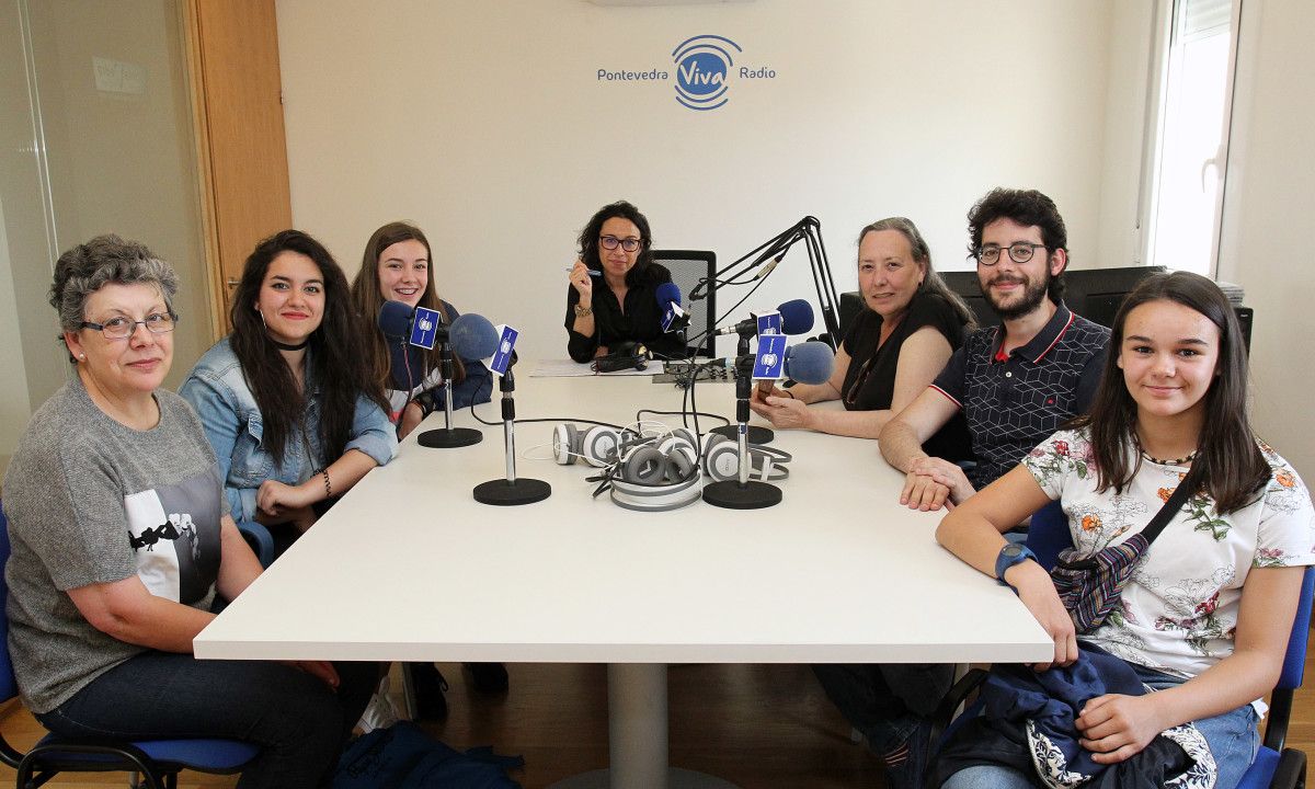 Alumnas e profesores do IES Xunqueira I nas Conversas na Ferrería de PontevedraViva Radio