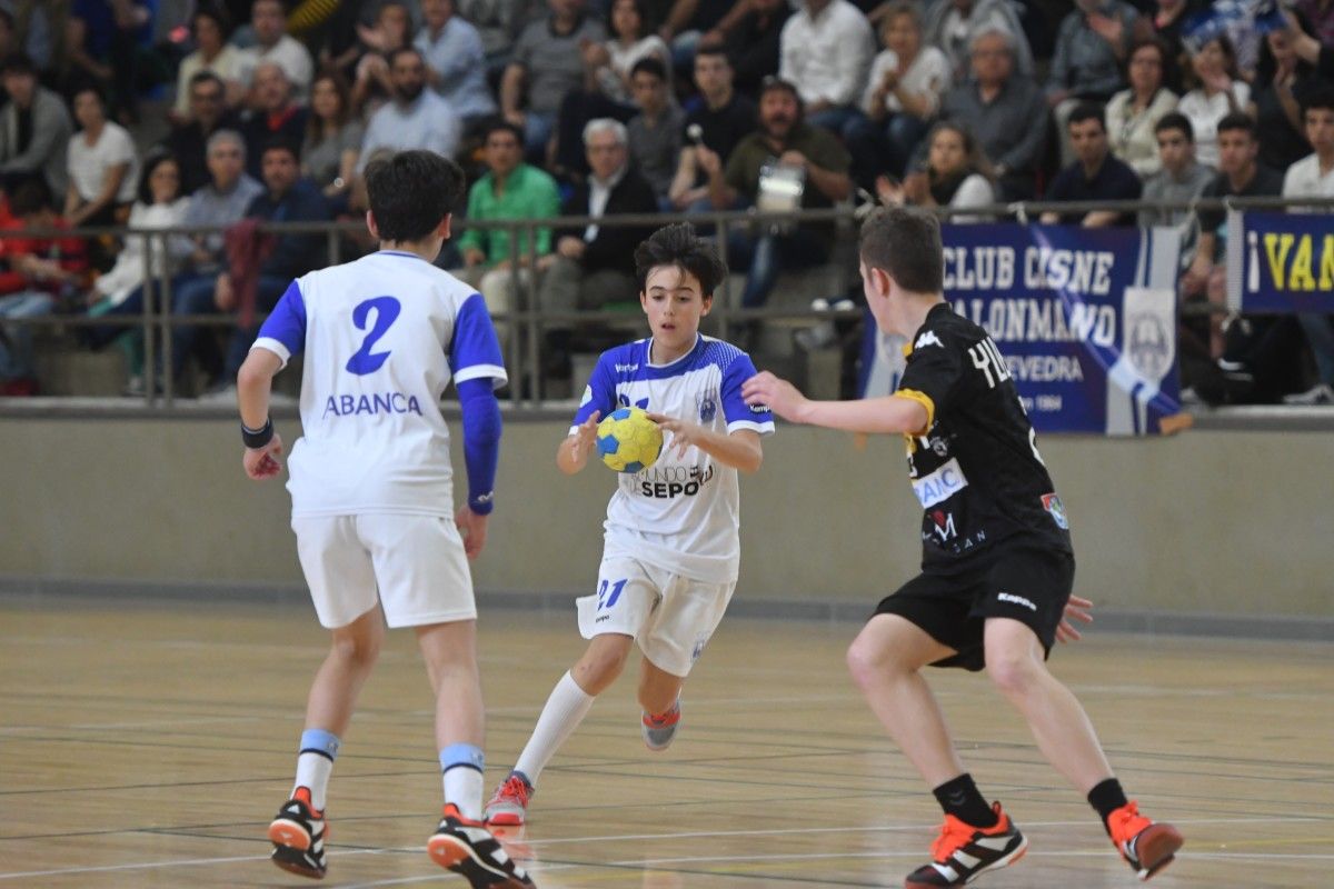 Partidos de las fases de Sector de balonmano infantil disputados por Teucro femenino y Cisne