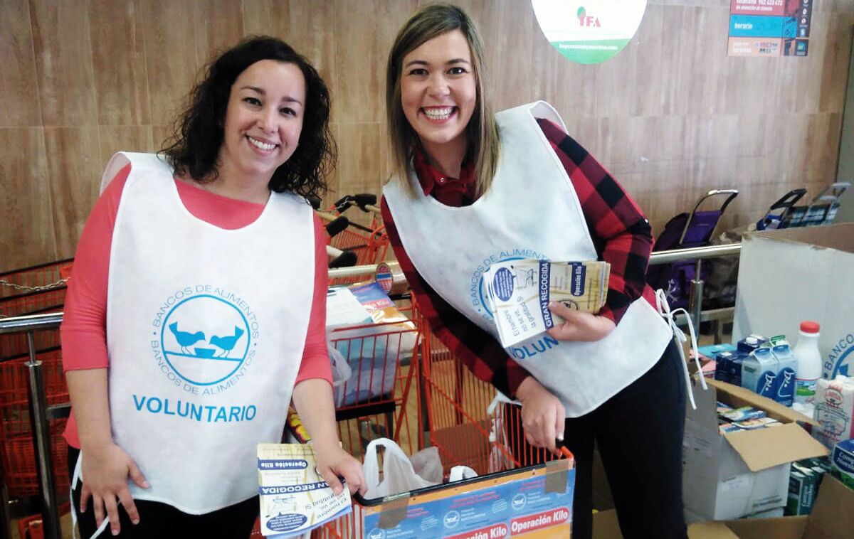 Voluntarios do Banco de Alimentos na campaña #MayoSolidario