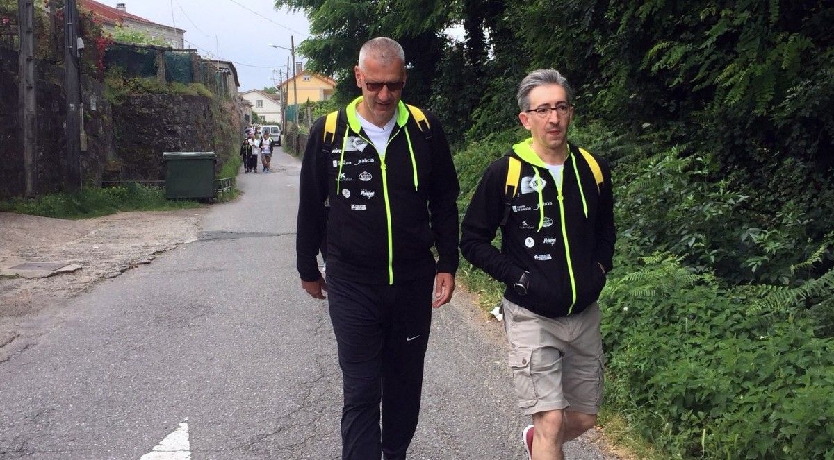 Aza Petrovic con Moncho Fernández haciendo el Camino Portugués a Santiago